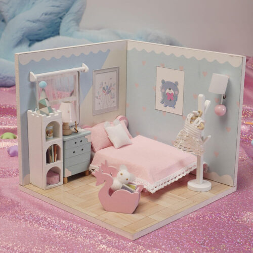 Una imagen de una casita en miniatura concretamente la de el modelo de el dormitorio de momo de la colección la casita de momo