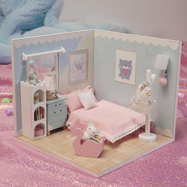 Una imagen de una casita en miniatura concretamente la de el modelo de el dormitorio de momo de la colección la casita de momo