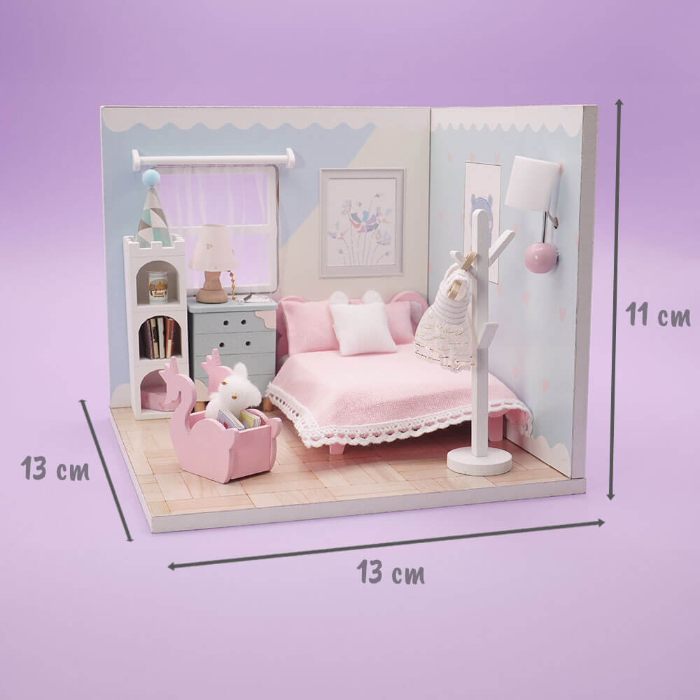 Una imagen de una de las casitas en miniatura montadas con sus dimensiones de 13x13x11 del modelo la habitación de momo