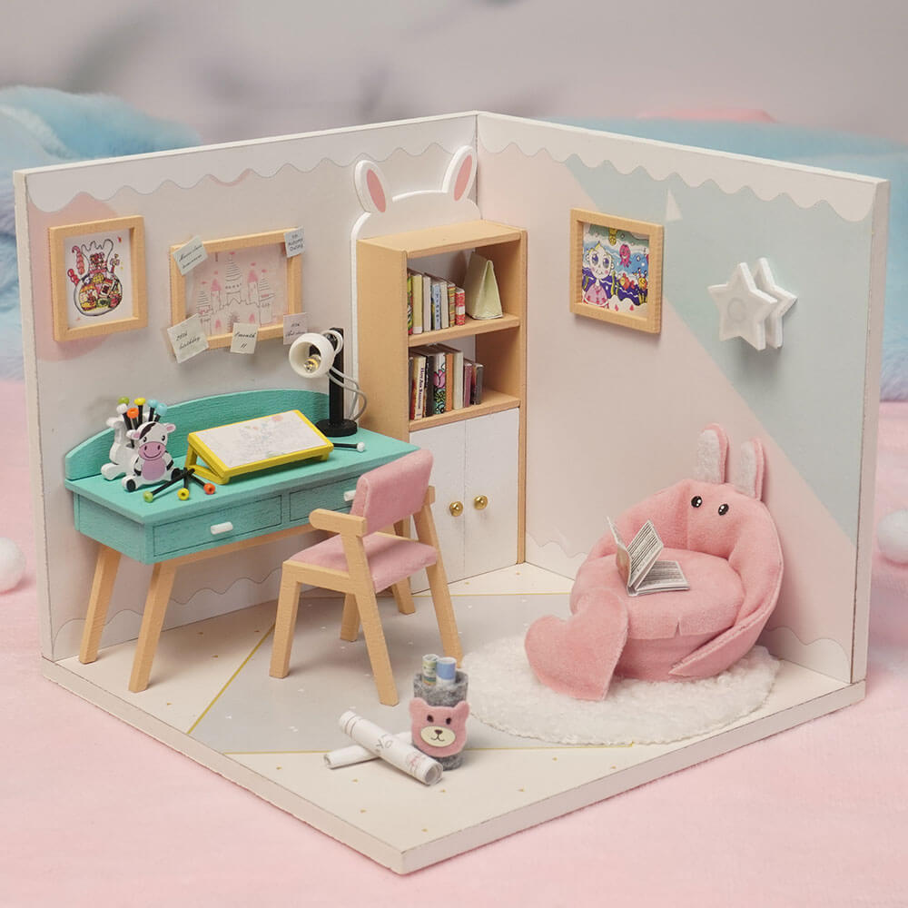 Una imagen de una casita en miniatura concretamente la de el modelo de el estudio de momo de la colección la casita de momo