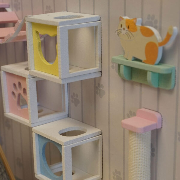 Una imagen en detalle de una casita en miniatura concretamente la de el modelo de el cuarto de mascotas de momo de la colección la casita de momo